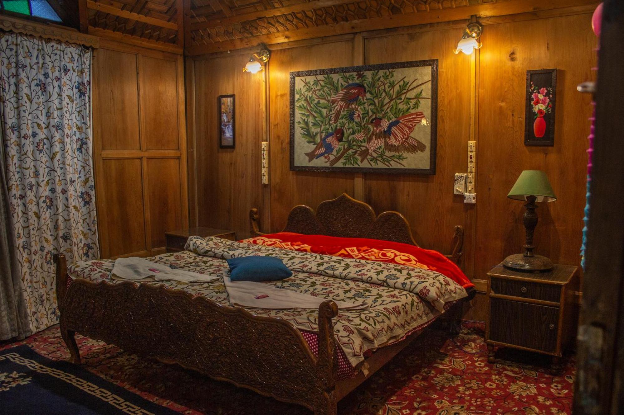 Bed and Breakfast House Boat New Manora Srīnagar Exterior foto
