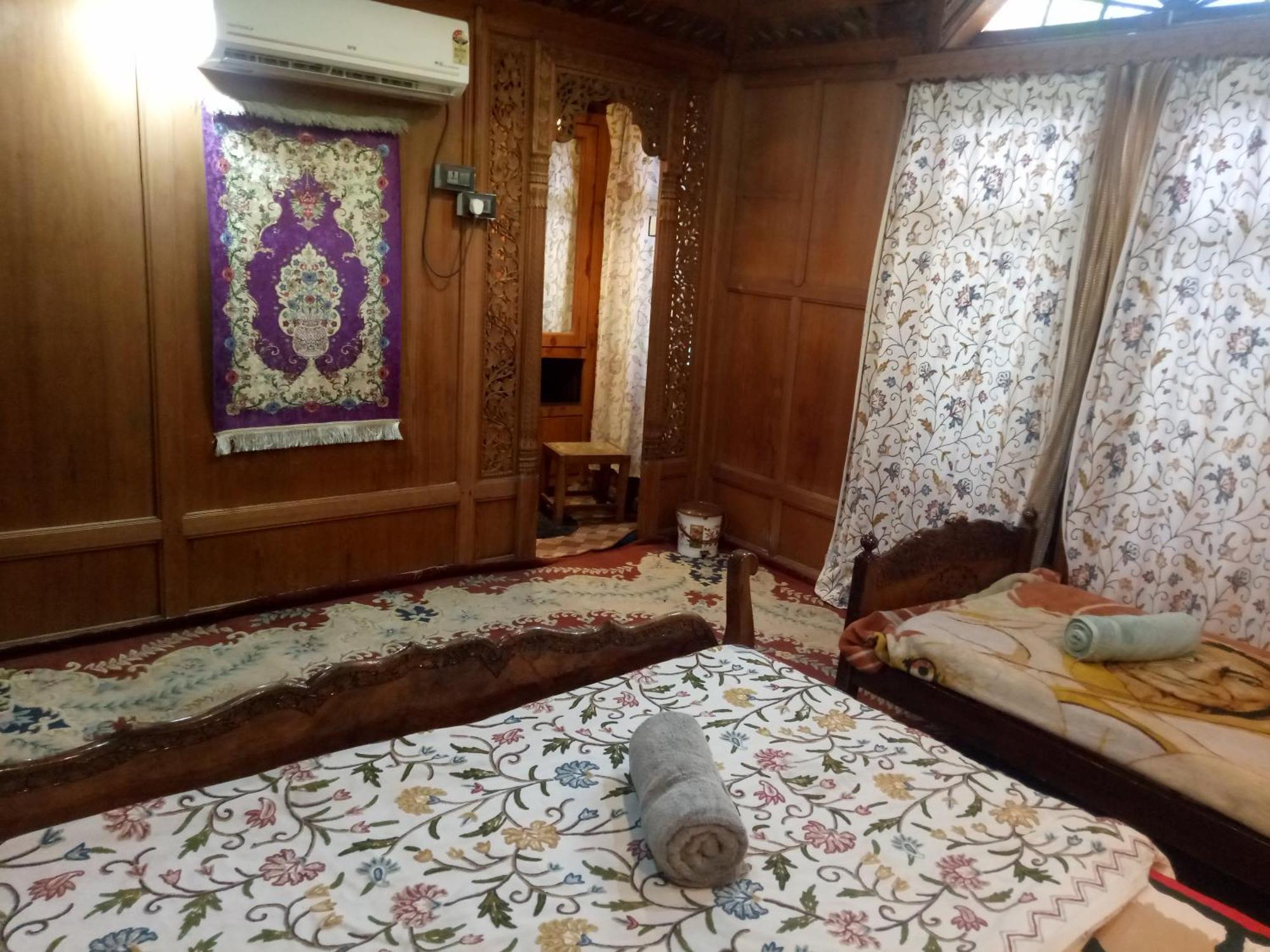 Bed and Breakfast House Boat New Manora Srīnagar Exterior foto