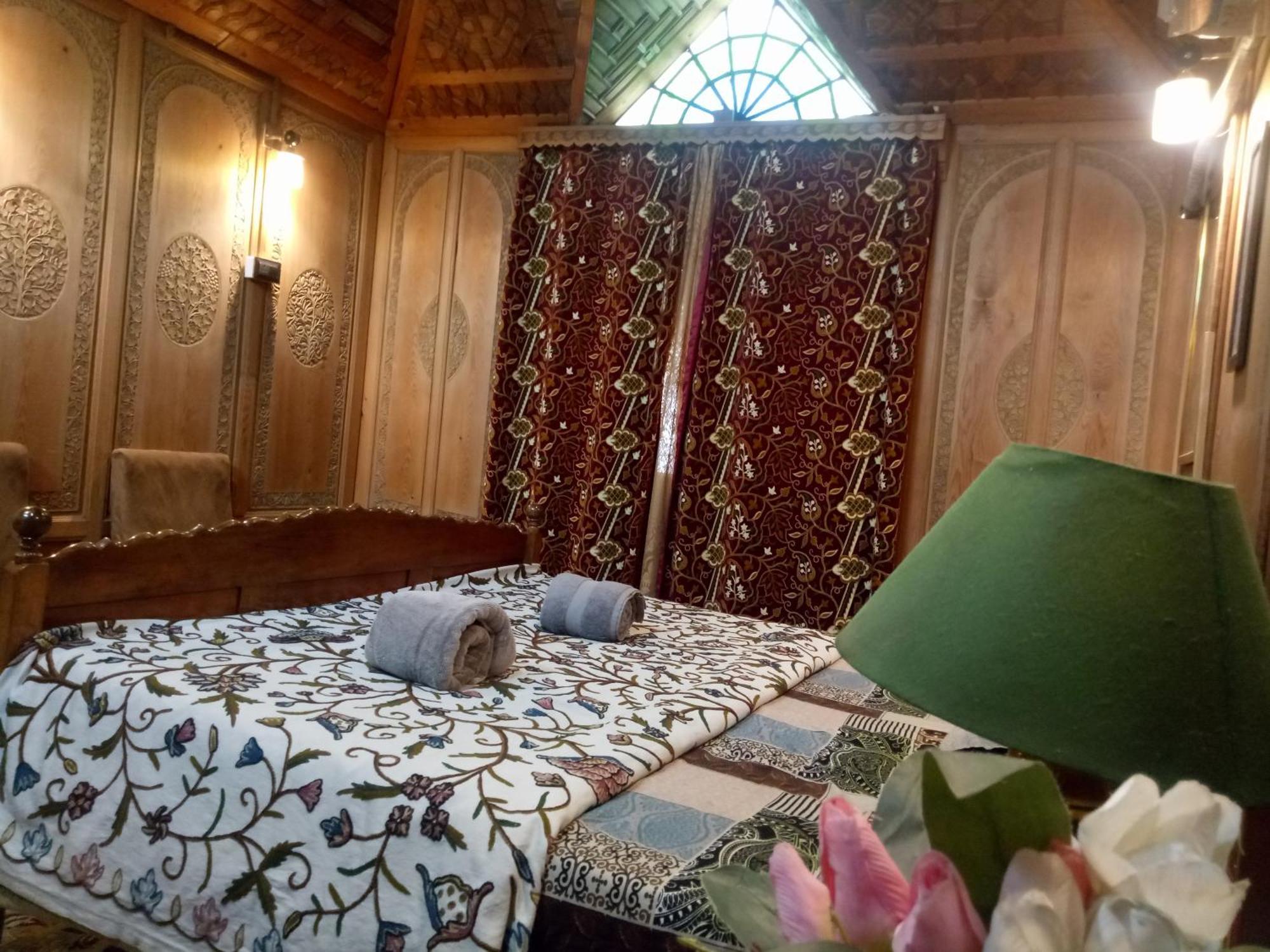 Bed and Breakfast House Boat New Manora Srīnagar Exterior foto