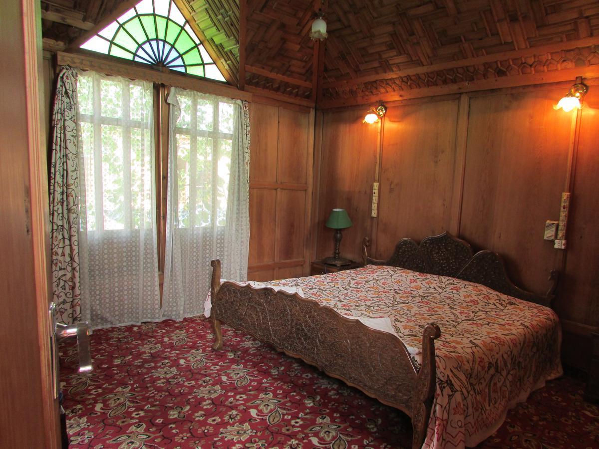 Bed and Breakfast House Boat New Manora Srīnagar Exterior foto