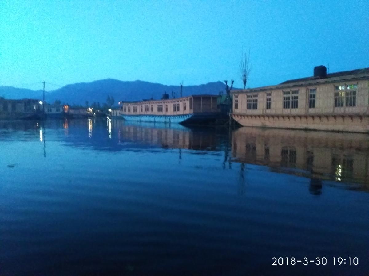 Bed and Breakfast House Boat New Manora Srīnagar Exterior foto